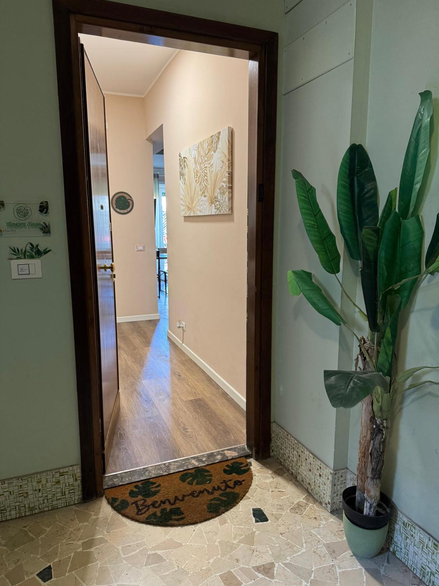 Monstera House * Rom